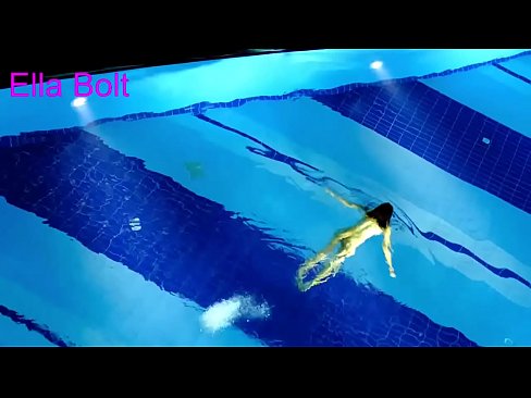 ❤️ No puc parar de mirar-la, jove rossa presa nedant nua a la piscina del complex ELLA BOLT ️❌ Vídeo anal a nosaltres ca.purchasexz.top ❤